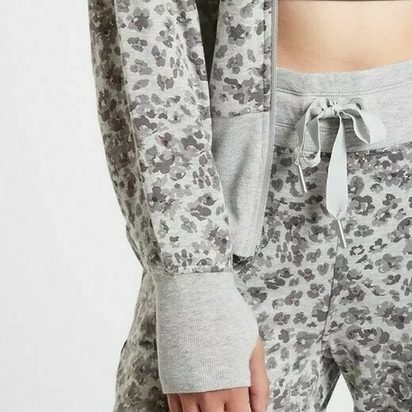❌SOLD❌Athleta Printed Balance Hoodie - Picture 4 of 9